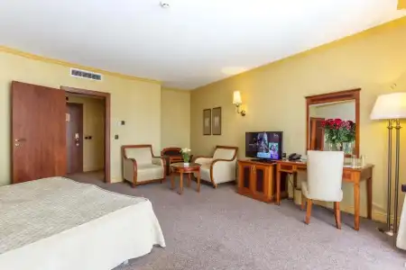 Romance & Family Suites - 85