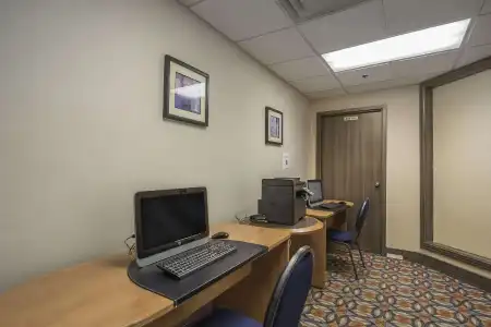 DoubleTree by Hilton Calgary North - 3