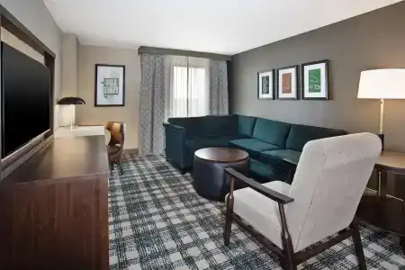 DoubleTree by Hilton - 81