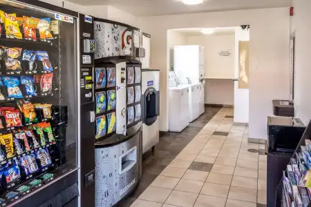 Motel 6 Bakersfield, CA - East - 11