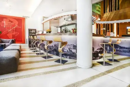 Leon & Lounge - 1