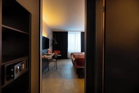 Holiday Inn - the niu, BLADE SOLINGEN by IHG - 72