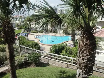 Hibiscus Oceanfront Resort - 13