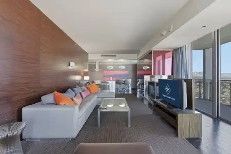 Beautiful Palms Place Suite - 251