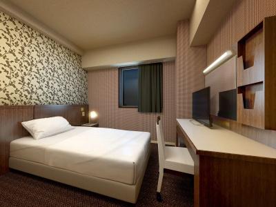 Garner OSAKA HONMACHI MIDOSUJI by IHG - 5