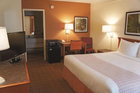 La Quinta Inn by Wyndham San Antonio South Park - 11