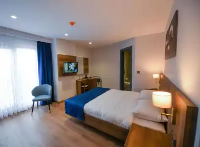 Ref Inn - 1
