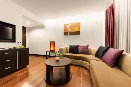 Radisson Suites Bangkok Sukhumvit - 5