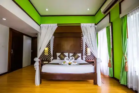 Phi Phi Andaman Beach Resort - 3