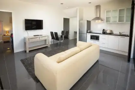 Cardiff Executive Apartments - 14