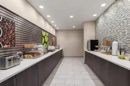 La Quinta Inn & Suites by Wyndham Chattanooga - Lookout Mtn - 11