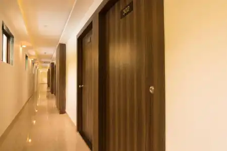 Treebo Golden Tulipz Andheri - 1