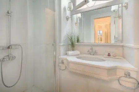 Noble Suites - 92