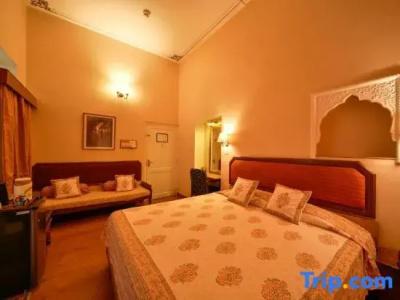 Arya Niwas - 169