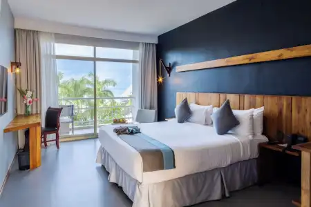 Giraffe Ocean View - 27