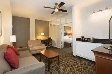 DoubleTree Suites by Hilton Lexington - 51