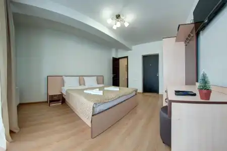 Dolyna Gir - 34