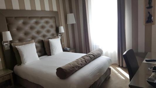 Hôtel Saint Cyr Etoile - 127