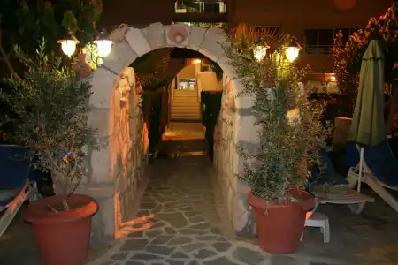 Apollonia Holiday Apartments - 9