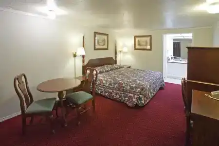 Americas Best Value Inn Lansing - 11