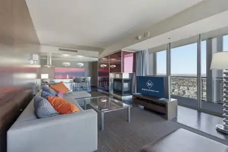 Beautiful Palms Place Suite - 254