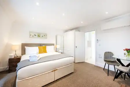 Queensgate Court - 16