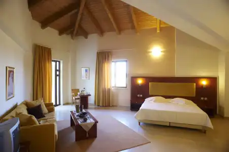 Parnis Palace Suites - 12