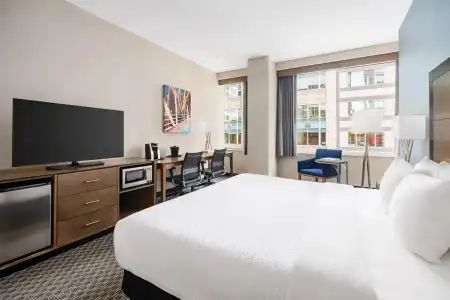 La Quinta Inn & Suites by Wyndham Chicago Downtown - 35