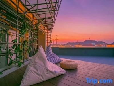 Chedi View Hostel & Rooftop Bar - 31