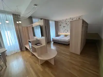Caroline - 42