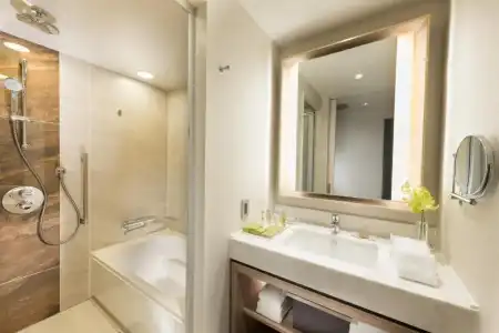 DoubleTree by Hilton Okinawa Chatan Resort - 65