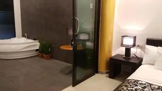 East Suites - 94