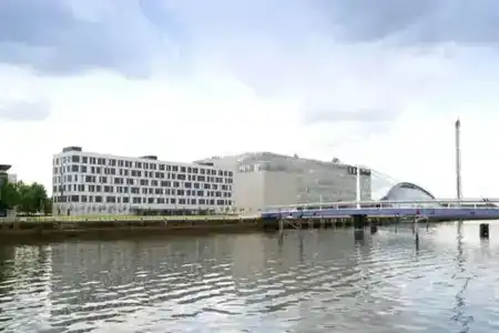 Premier Inn Glasgow Pacific Quay - 10