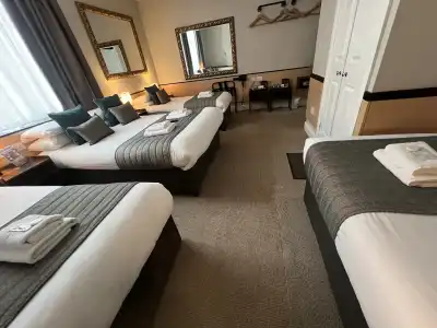 Tudor Court - 16