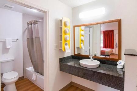 Motel 6 Grand Prairie, TX - Near Six Flags Drive - 44
