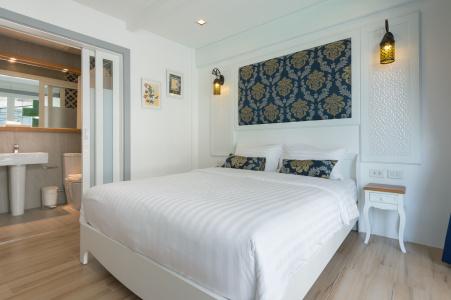 White Ivory Bed & Breakfast - 6