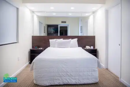 Crystal Beach Suites Miami Oceanfront - 4