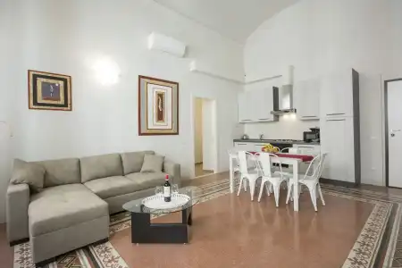 Regis Condo - 154