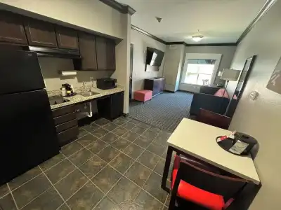 Hawthorn Suites by Wyndham Lubbock - 52