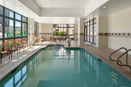 Courtyard Houston by the Galleria - 15