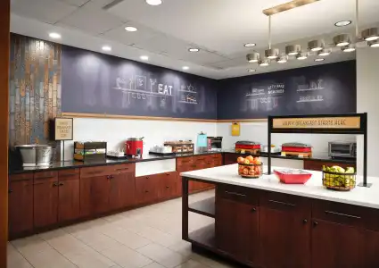 Hampton Inn & Suites Austin Downtown - 11