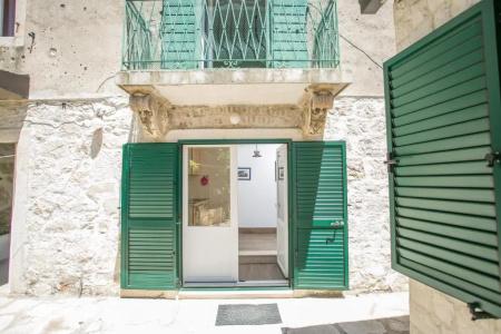 Garden Apartment - 121