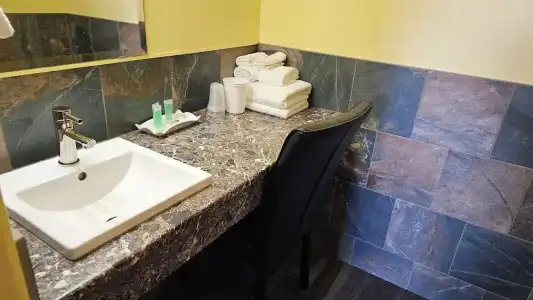 The Port-O-Call Inn & Suites - 16
