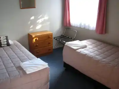 Cobblestone Court Motel – Wenzel Motels - 1