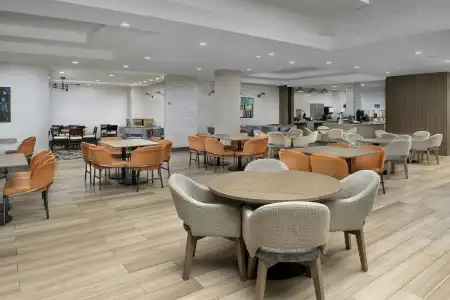 Embassy Suites Winston-Salem - 27