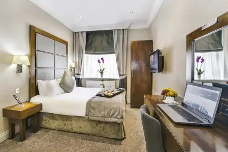 Gem Langham Court - 3