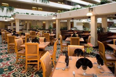 DoubleTree by Hilton Fresno Convention Center - 30