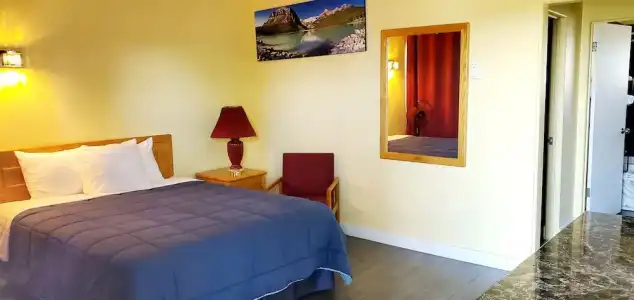 The Port-O-Call Inn & Suites - 35