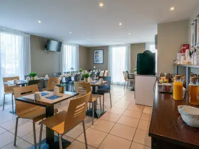 Séjours & Affaires Caen Le Clos Beaumois - 32