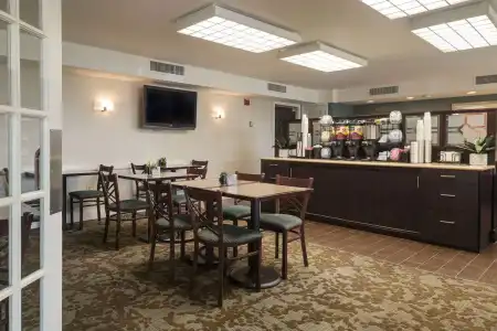 Ramada by Wyndham Boston - 15